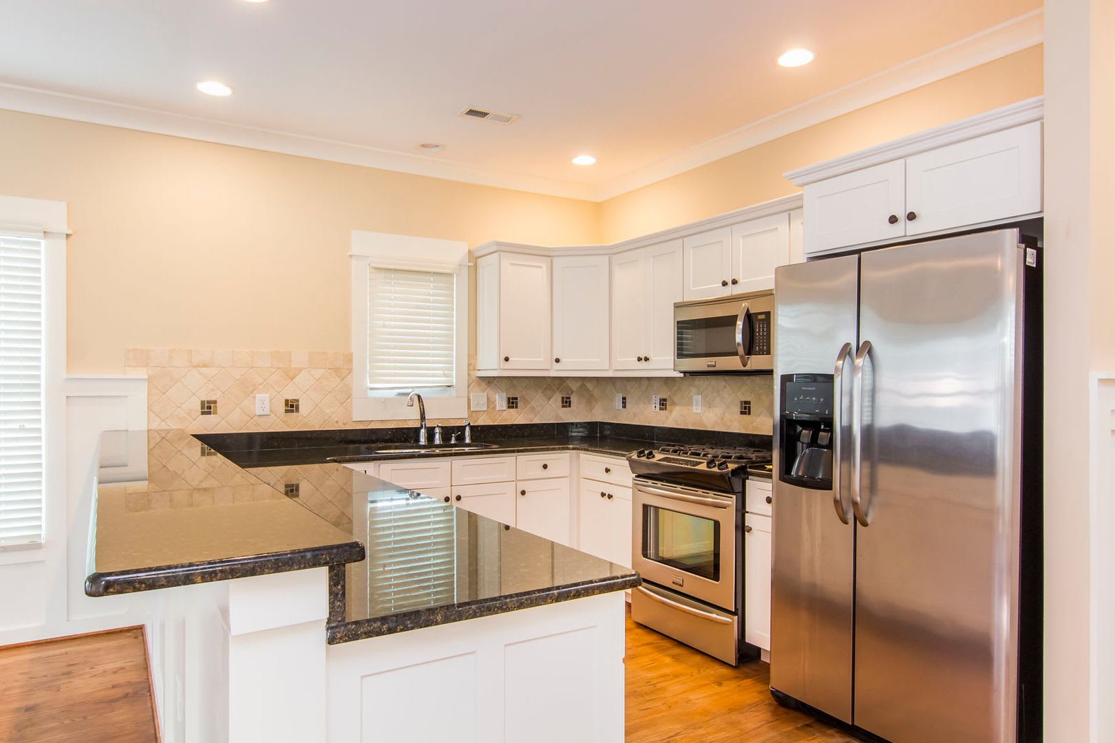 Introducing Your Dream Home in Norfolk: Elegant 3-Bedroom, 2.5-Bath Haven on 2 Floors – photo 2
