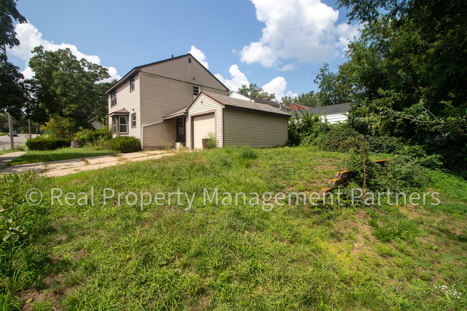 4-Bedroom Home – Renovated Kitchen and 4-Season Sunroom on a Corner Lot – photo 2