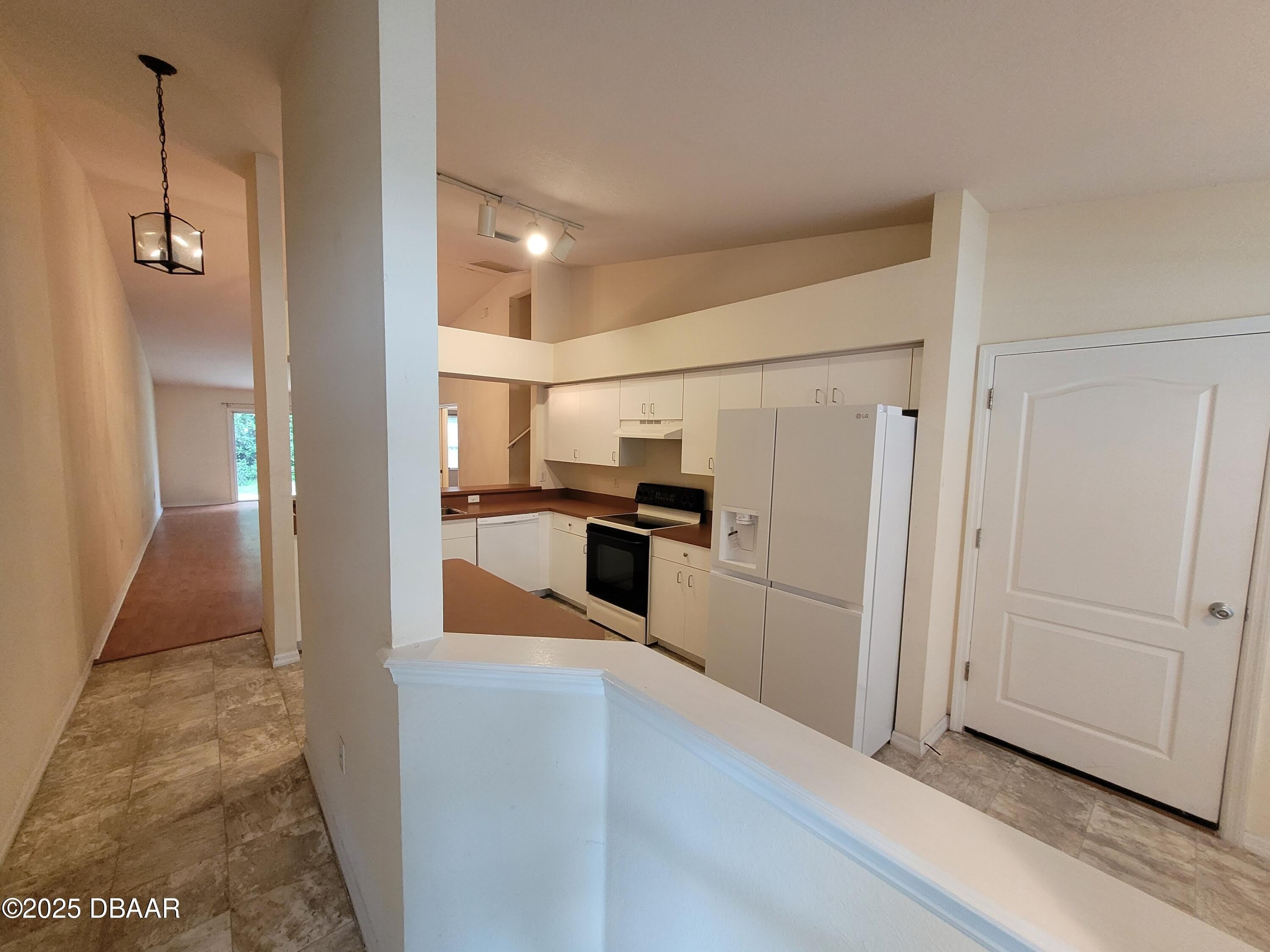 1018 Grand Hickory Circle – photo 2