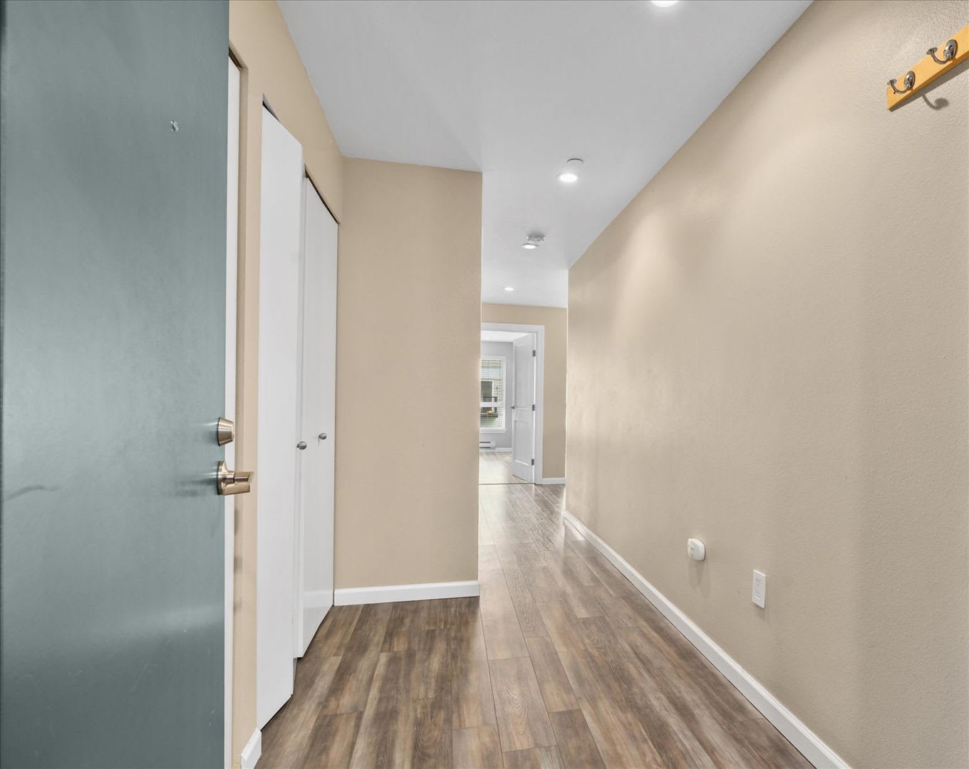Modern 1 Bedroom and 1 Bathroom Unit Nestled in the Friendly Lake City Neighborhood of Seattle! – photo 3