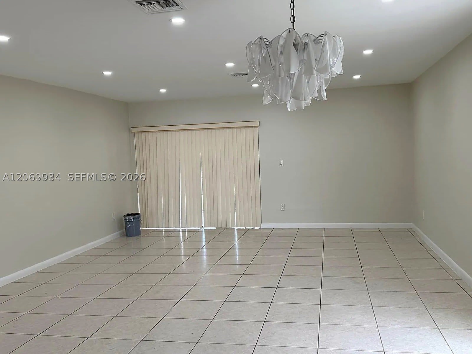 3232 Village Green Dr – photo 3