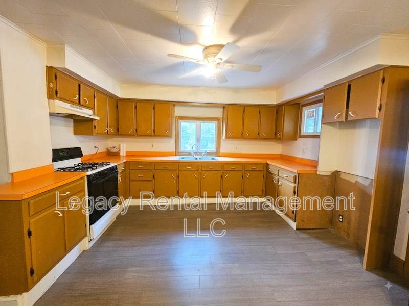 166 South Main Street – photo 2