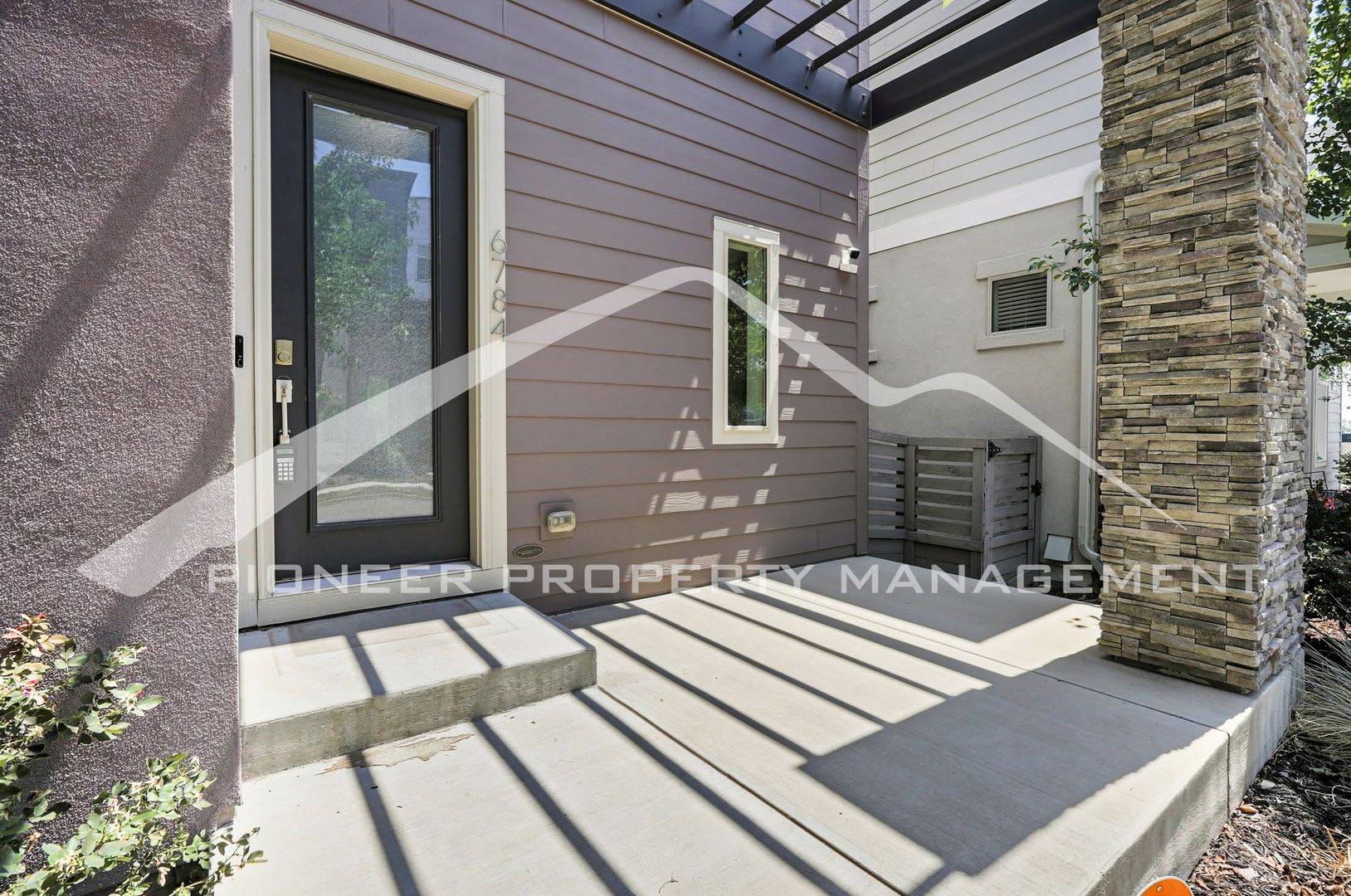 Gorgeous Home with Central AC and Washer/Dryer – photo 2