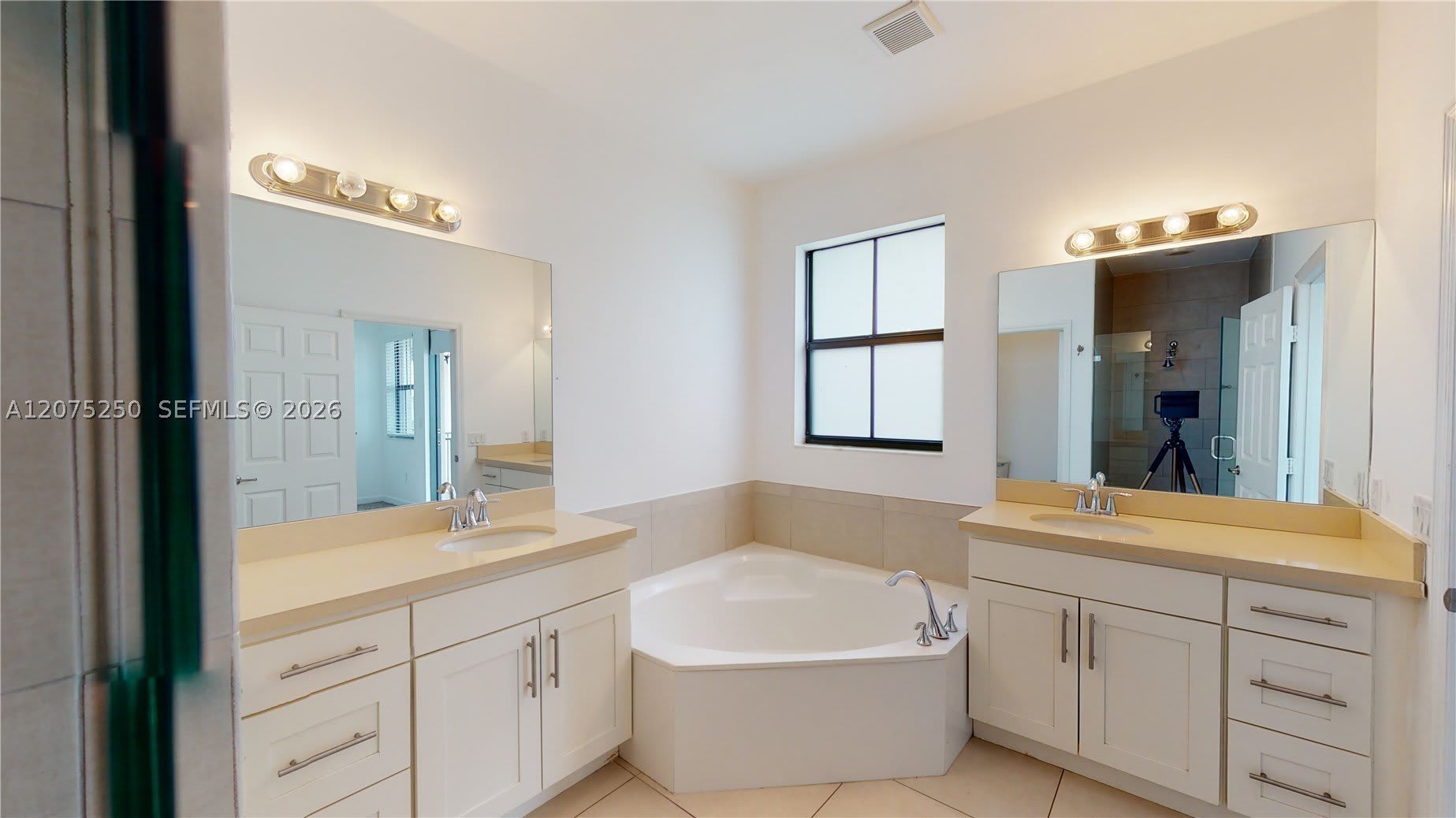 10428 NW 61st St – photo 5