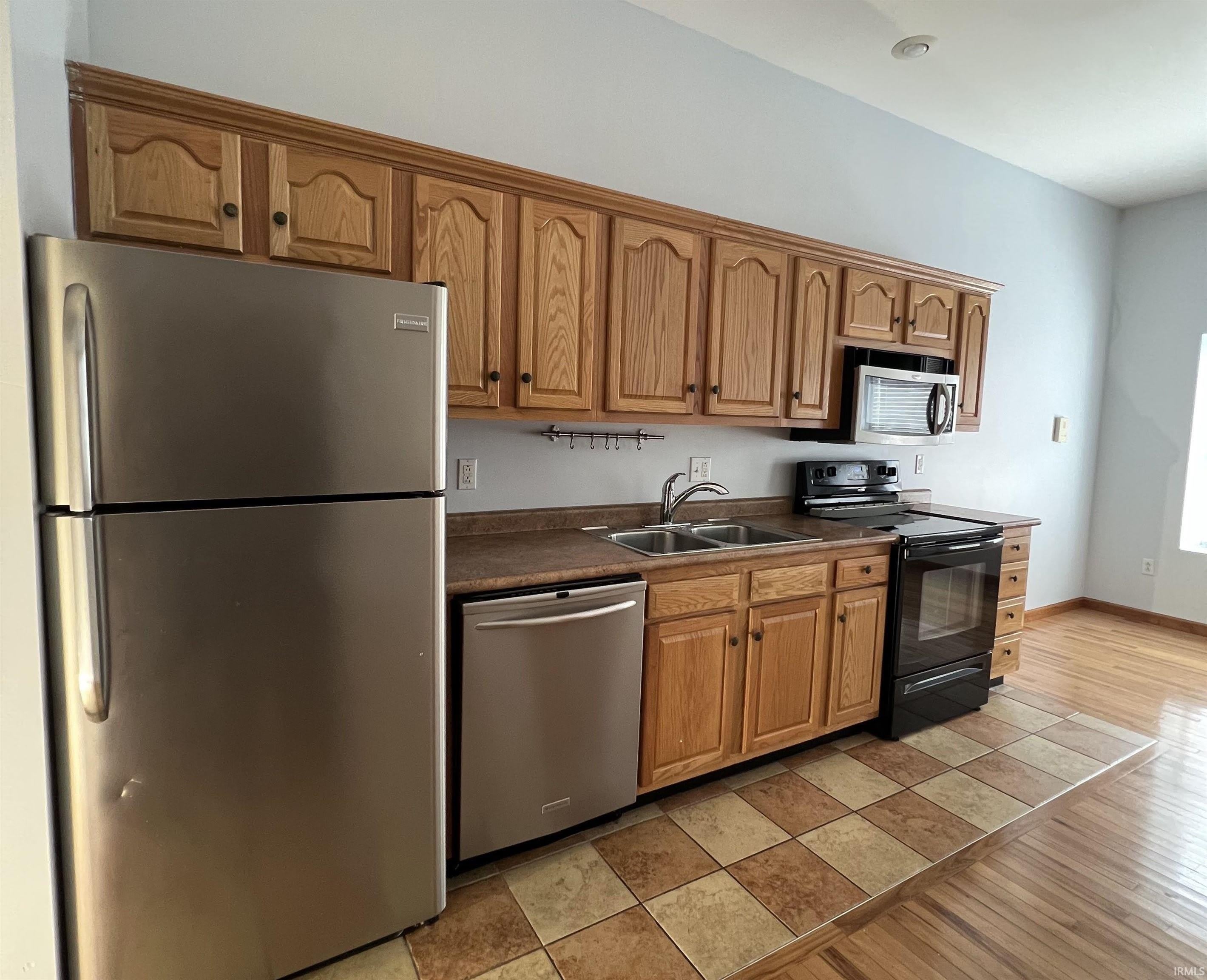 110 W 6th Street – photo 3