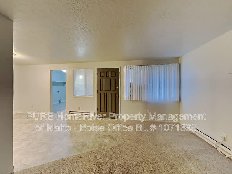 737 Amanita St – photo 2