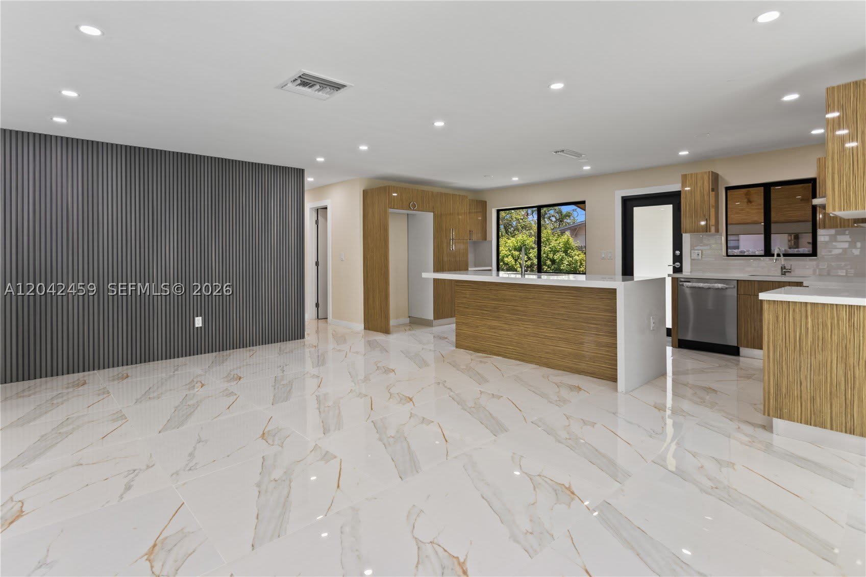 21330 NE 26 AV – photo 1