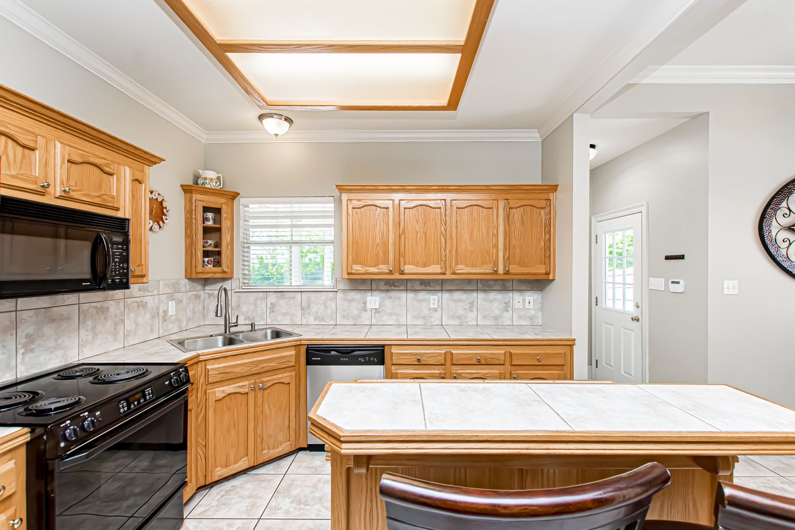 Inviting 3 Bedroom Home Minutes from Bluebonnet – photo 4