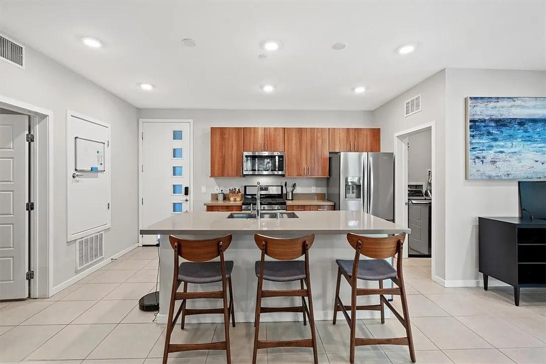 11237 Rainbow Peak Ave Unit 105 – photo 2