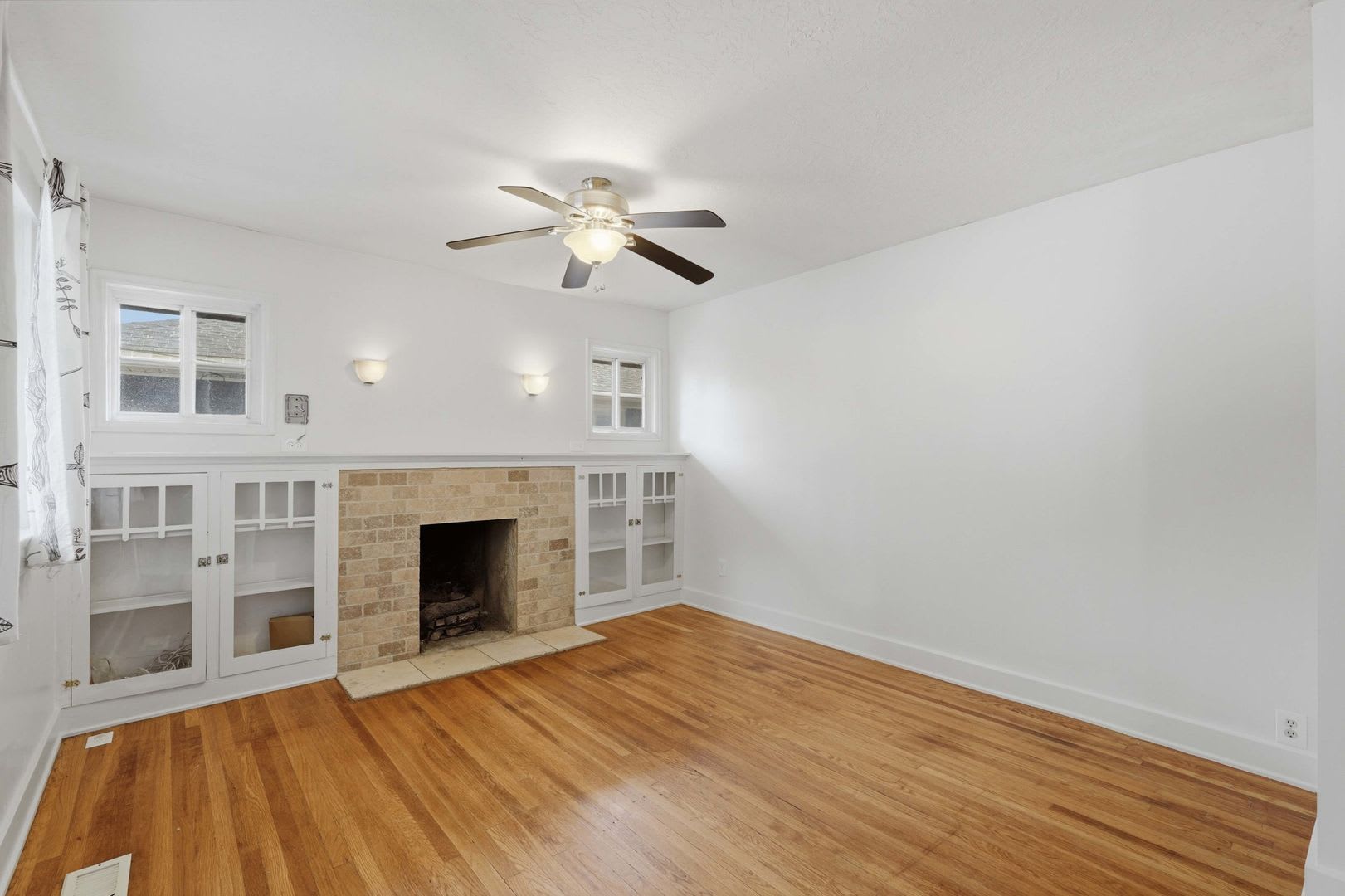 South Salt Lake 3 Bedroom Home – photo 2