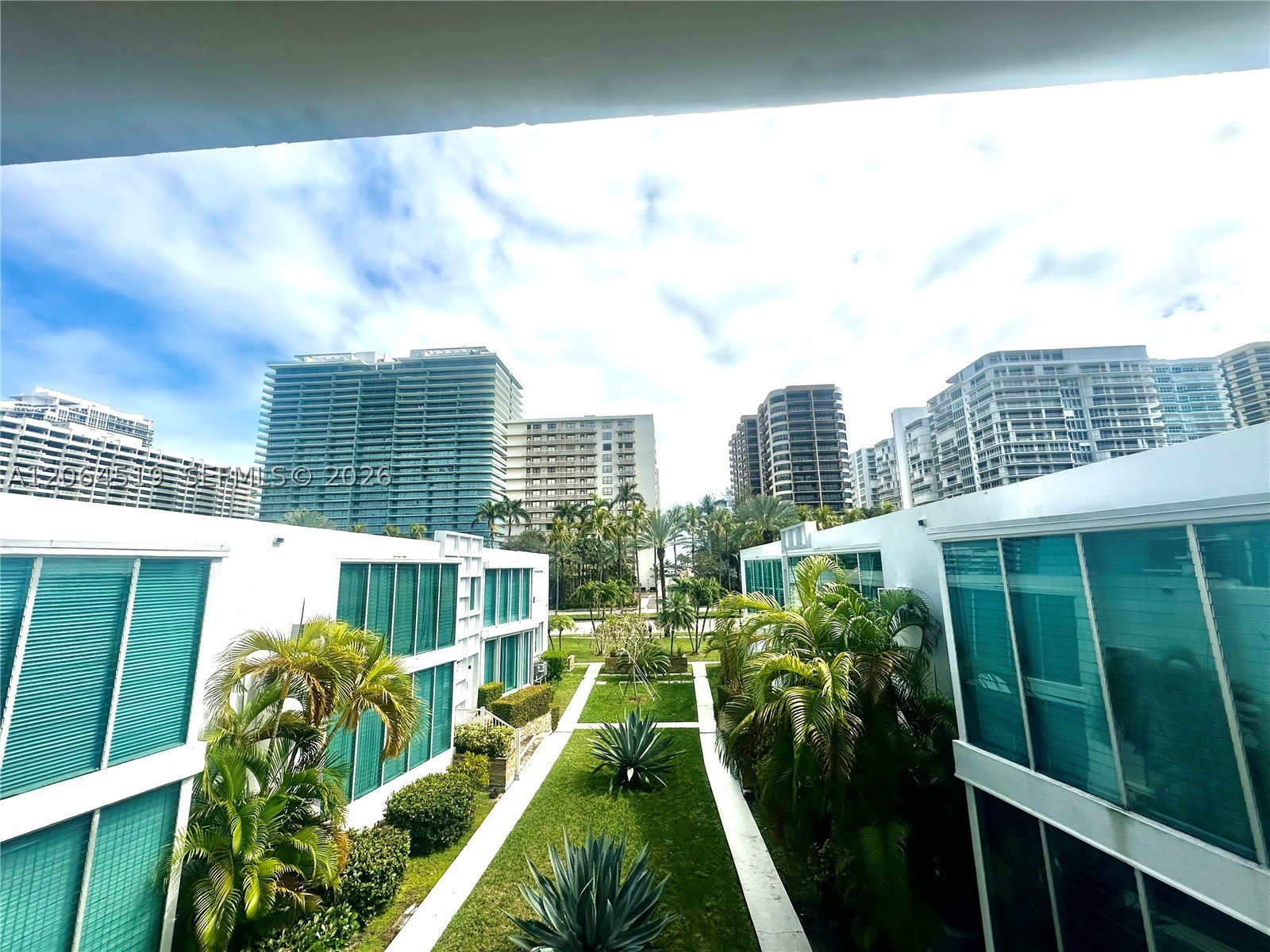 10178 Collins Ave – photo 2