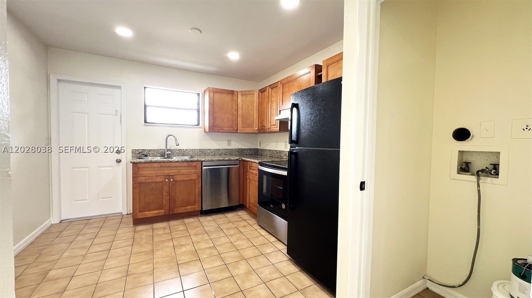 5914 Taylor St – photo 3
