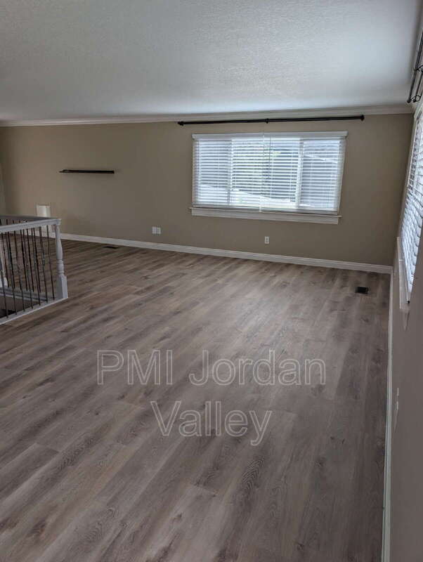 1394 North 400 East – photo 2