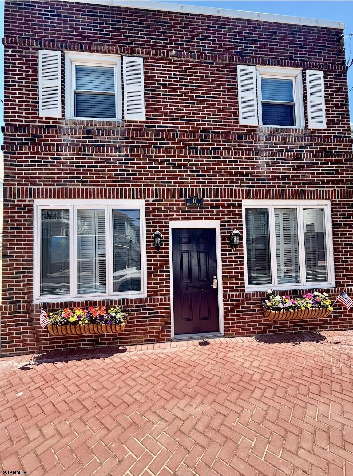 11 S Washington Ave – photo 1
