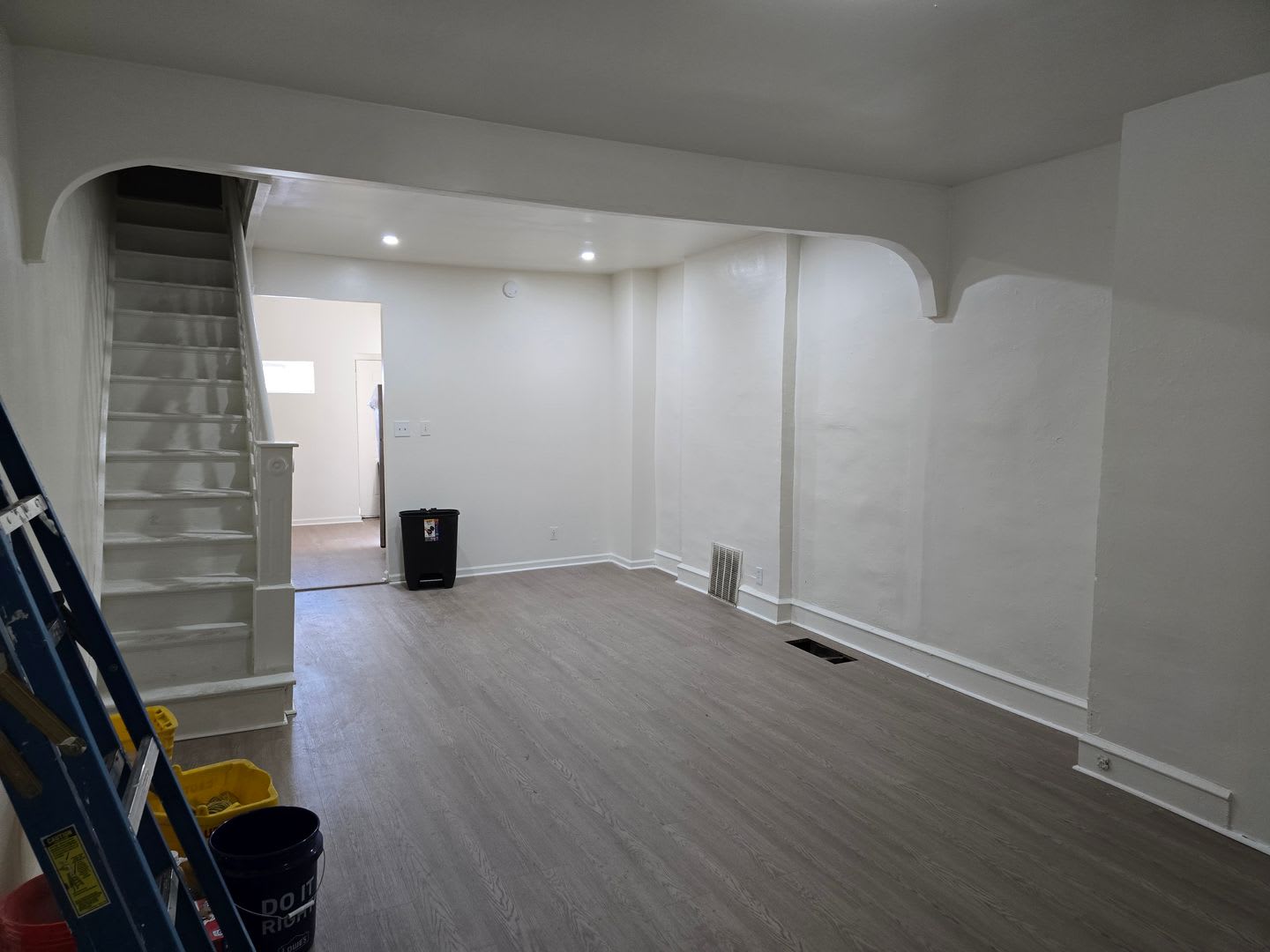 Newly rehabbed 3 bedroom – photo 2