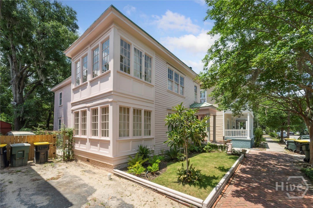 211 W 40th Street – photo 2