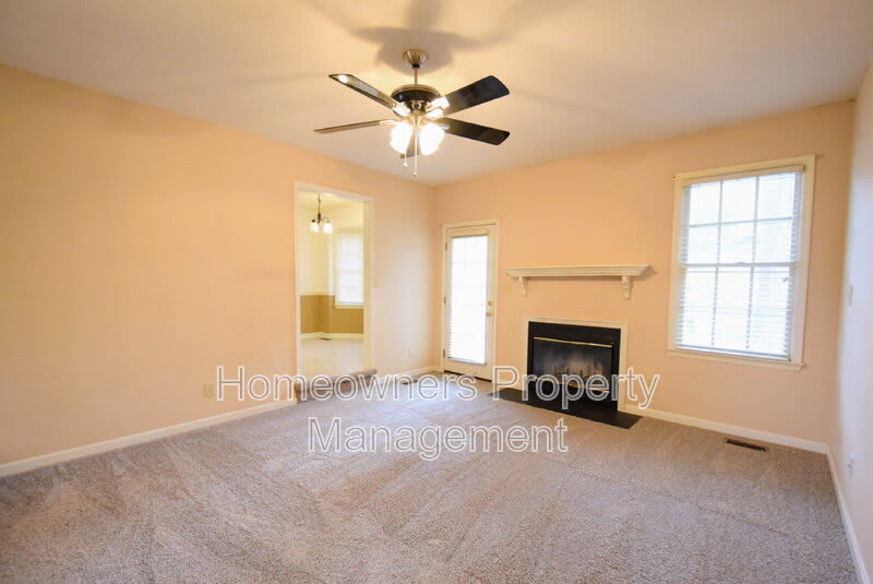 1328 Butterwood Cir – photo 2