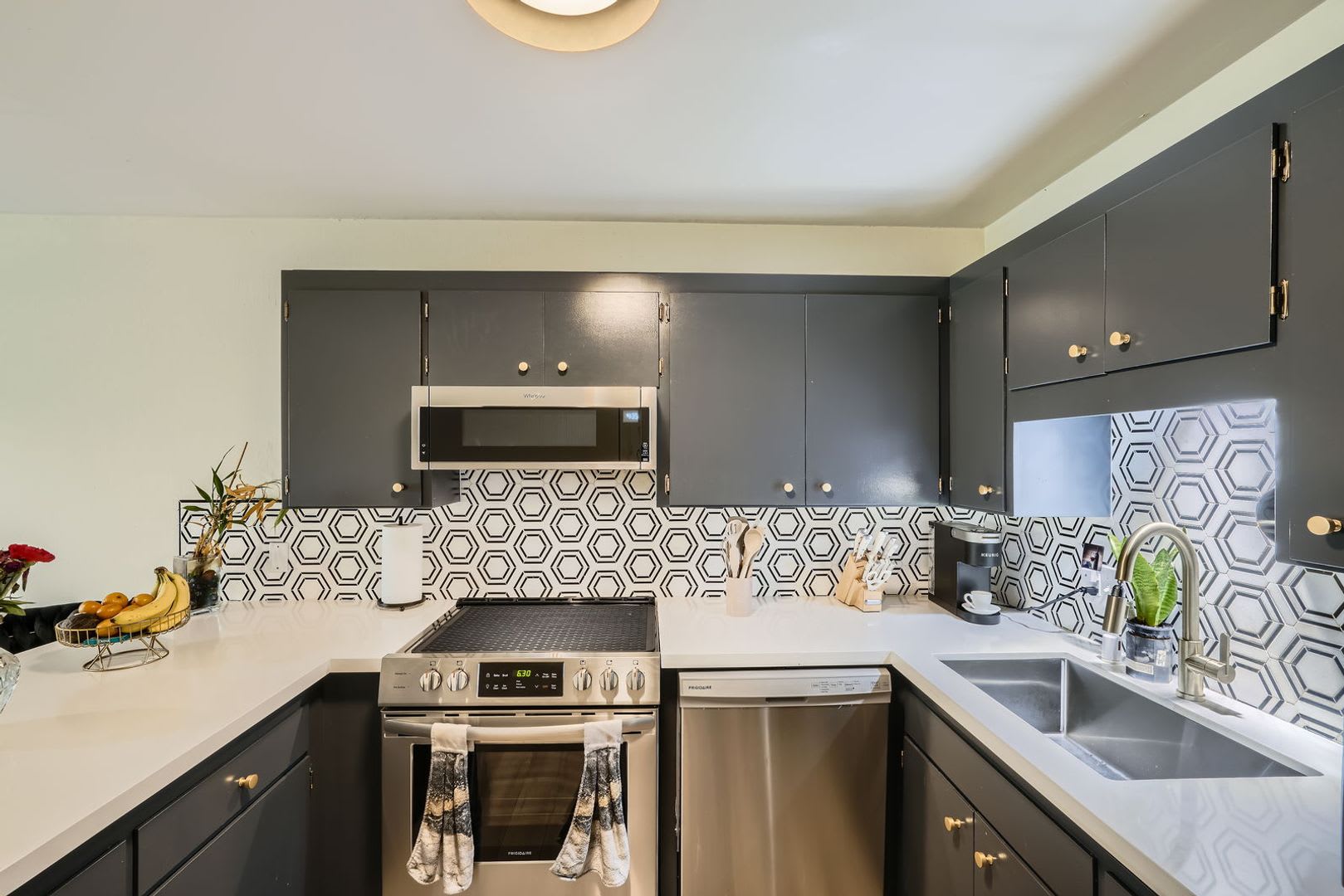 Top Floor Corner Unit With Stunning Views In Renton A Commuter S Dream – photo 3
