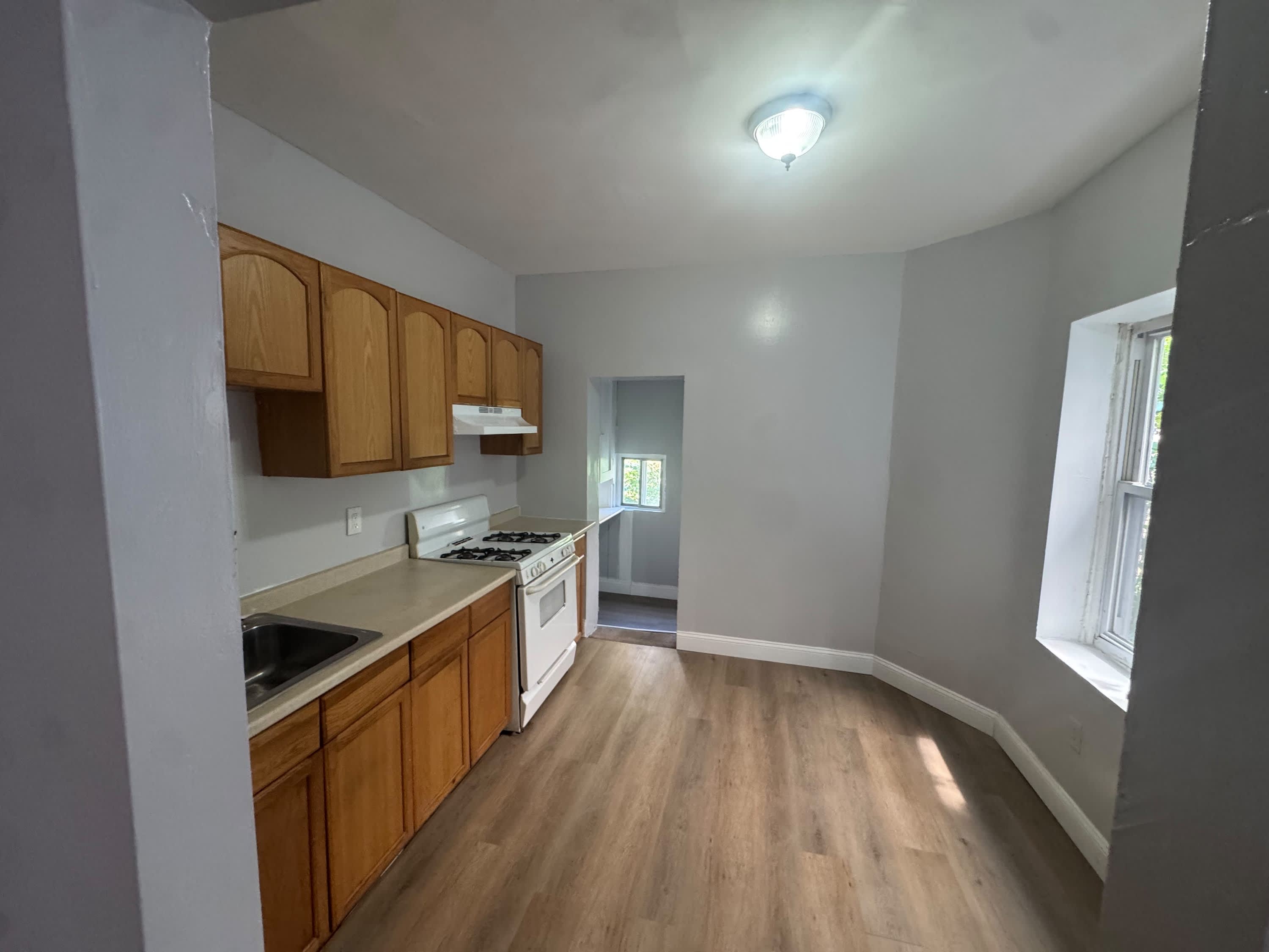 843 South Alden Street – photo 2
