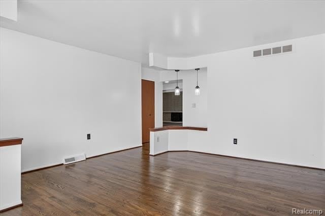2995 Groves Drive – photo 4