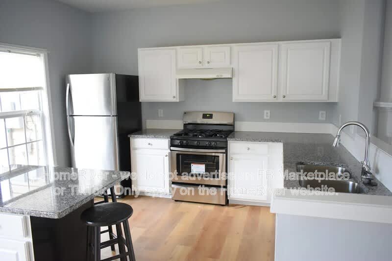 913 Prestwyck Ct – photo 2