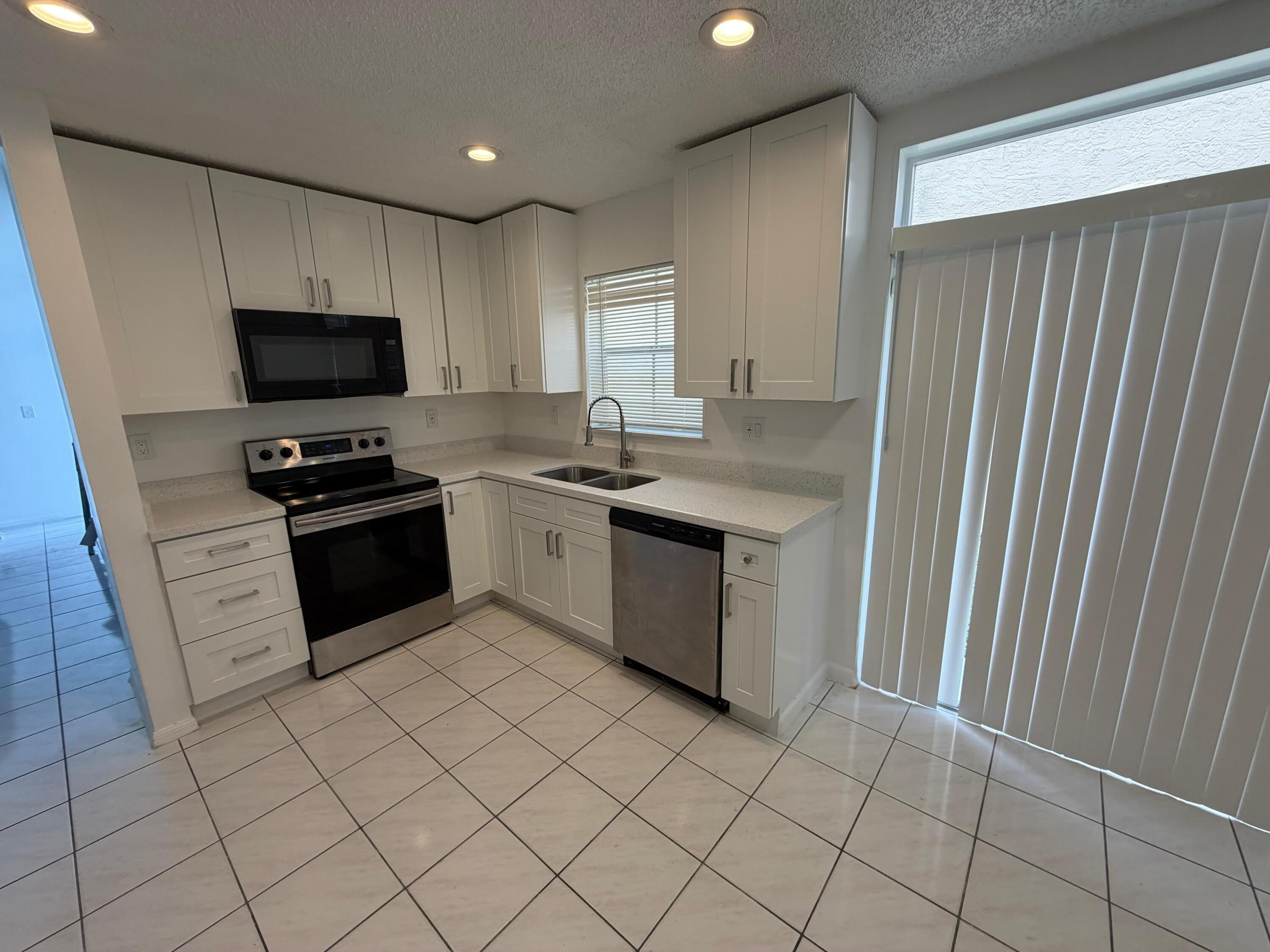 3780 Amalfi Drive – photo 3