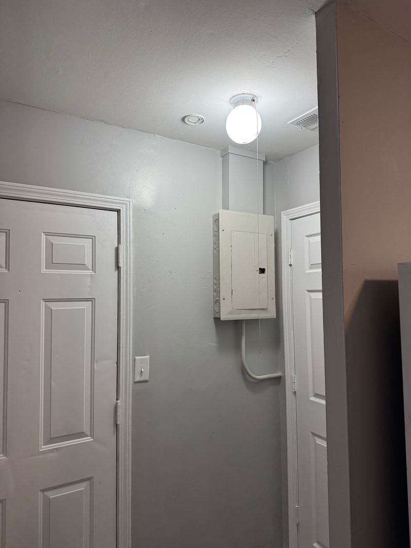 1521 N Hocker Ave – photo 4