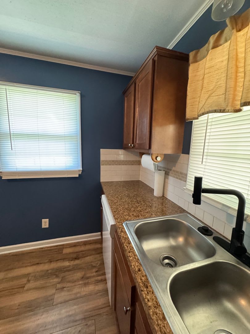 Charming 3 Bedroom, 1 Bathroom Home in Lenoir, NC – photo 2