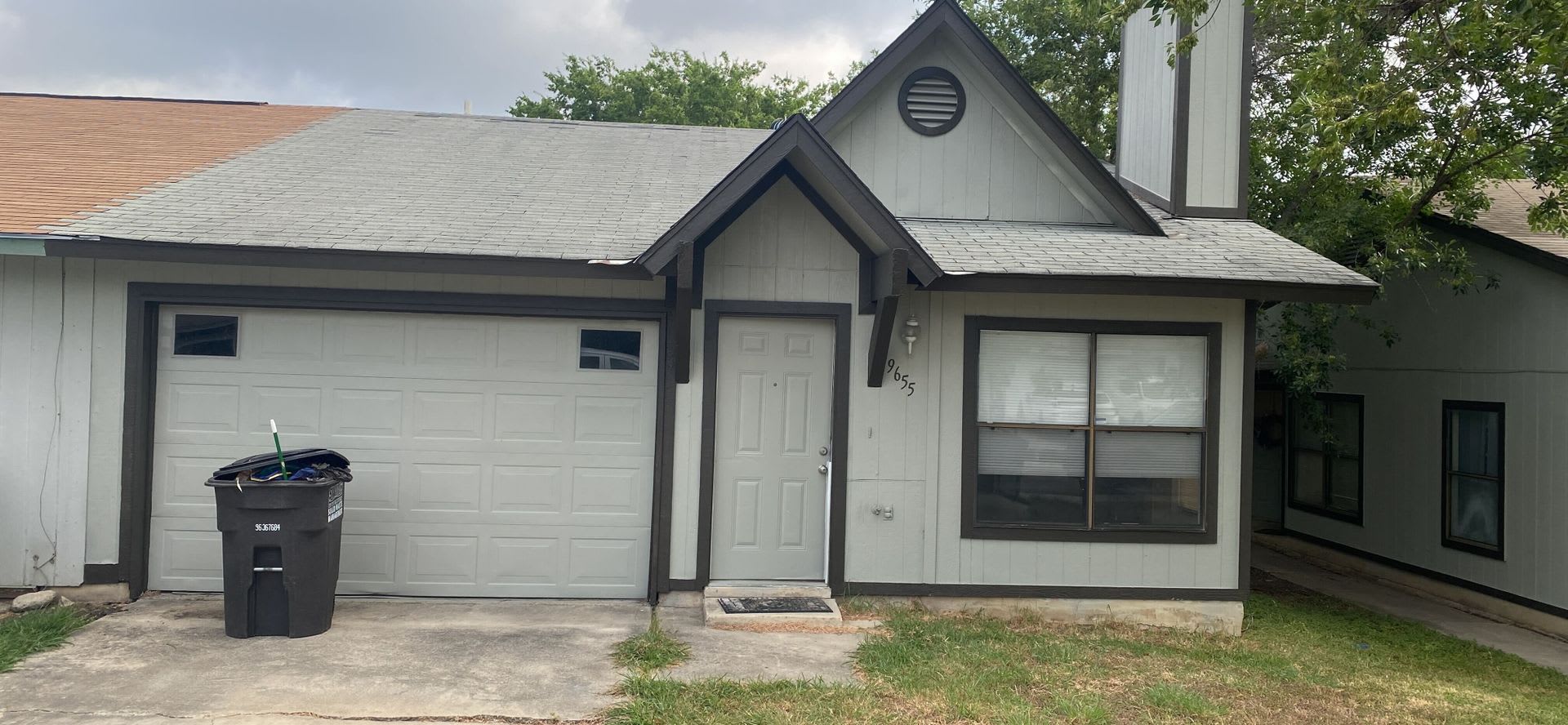 Cute 2/1 duplex with a garage – photo 1