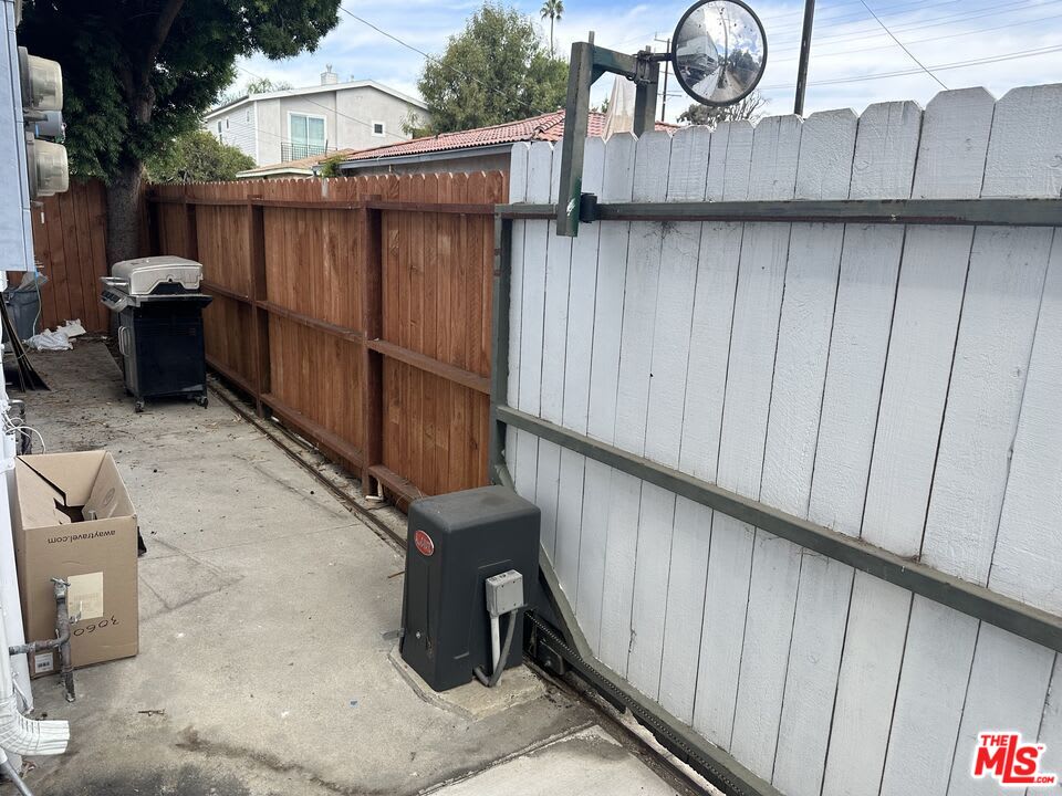 2454 Penmar Avenue – photo 1