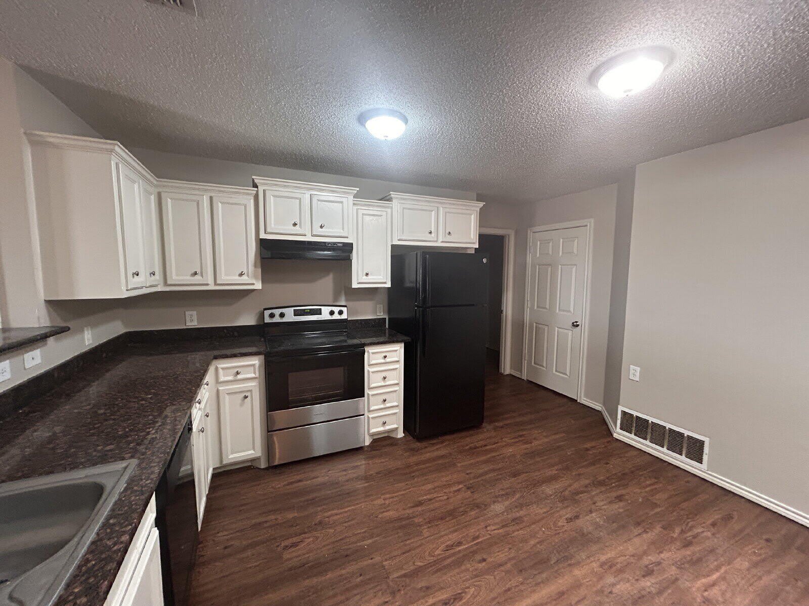 7803 Avenue J – photo 4