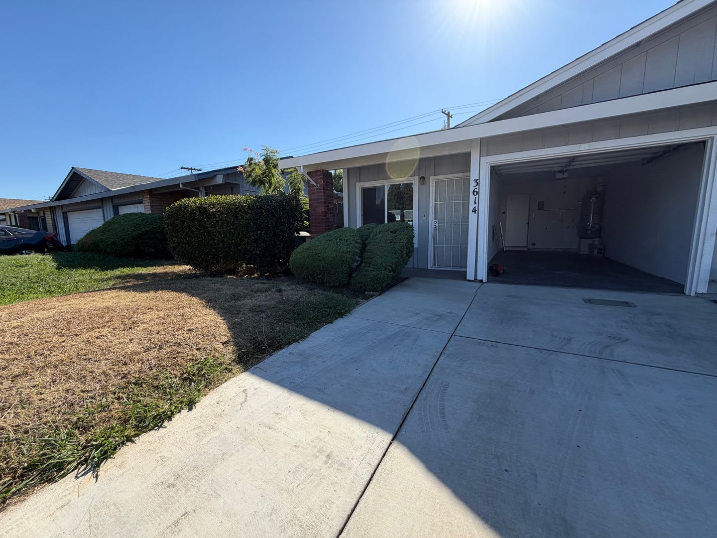 Fully Renovated 2-Bedroom Home with Spacious Backyard – Move-In Ready in Sacramento – photo 2