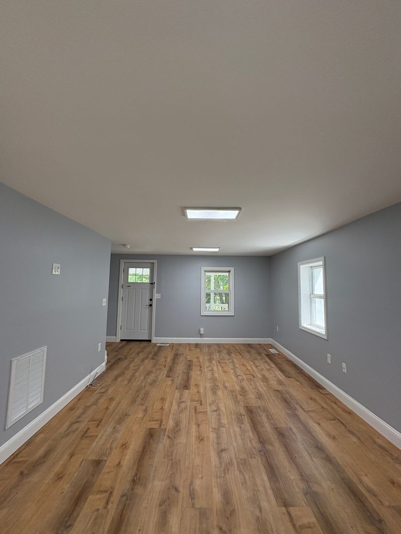 Gorgeous 3 bedroom 1 1/2 bathroom Single Family House – photo 4