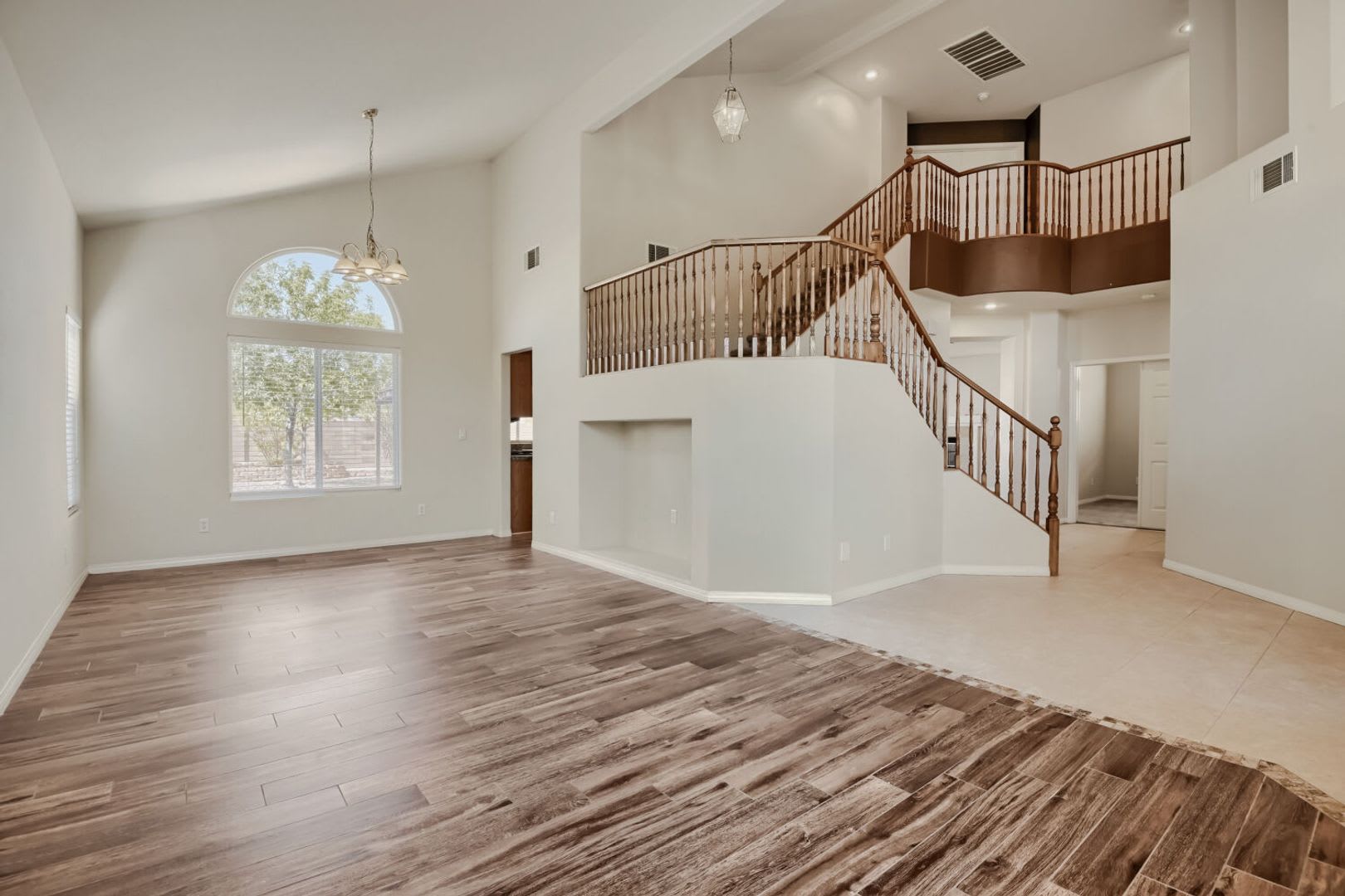 Spacious 4-Bedroom Home with 3-Car Garage & Mountain Views – photo 4
