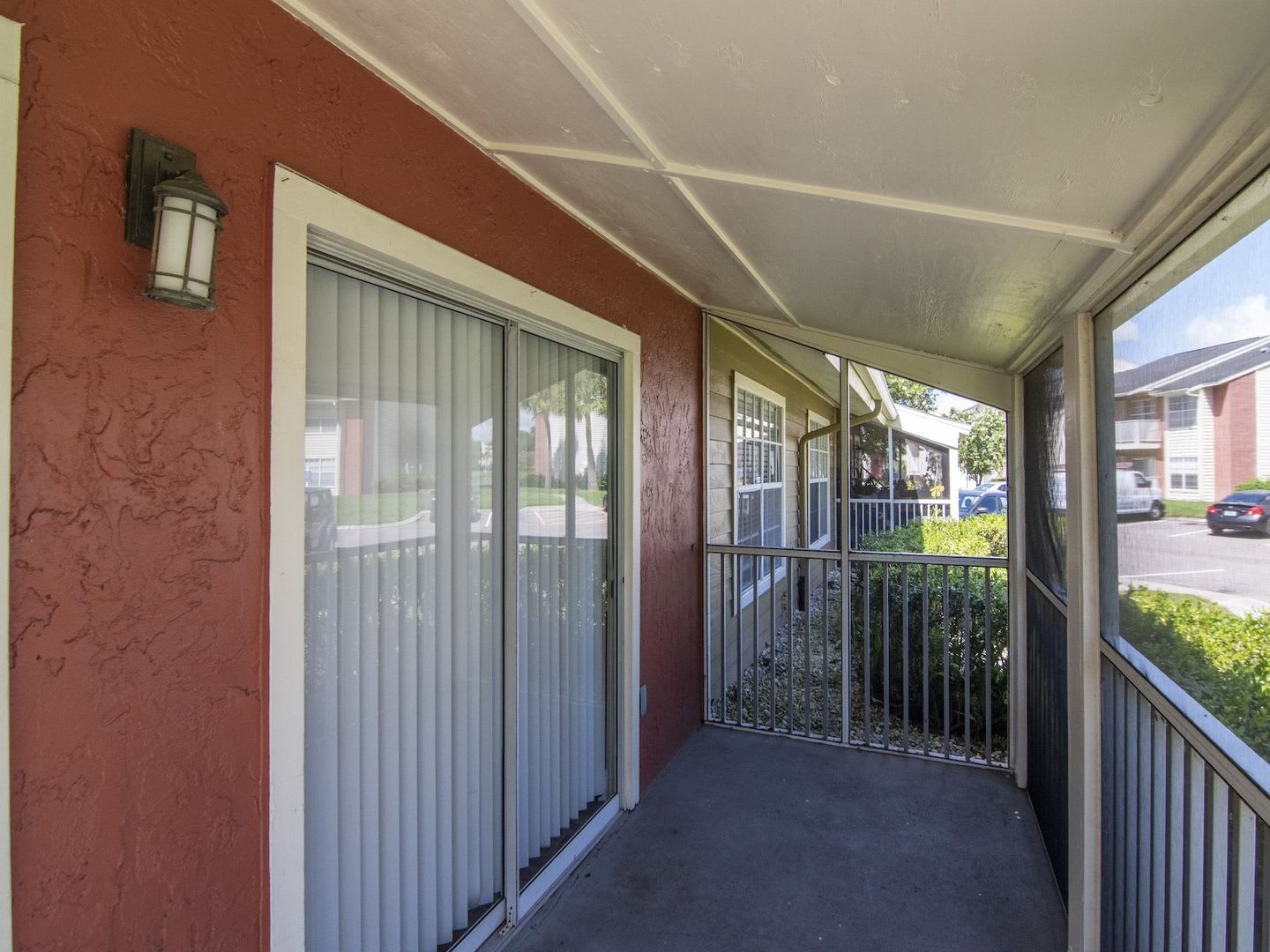 2 2 Town Home Located Within Park Lake Condominiums – photo 3