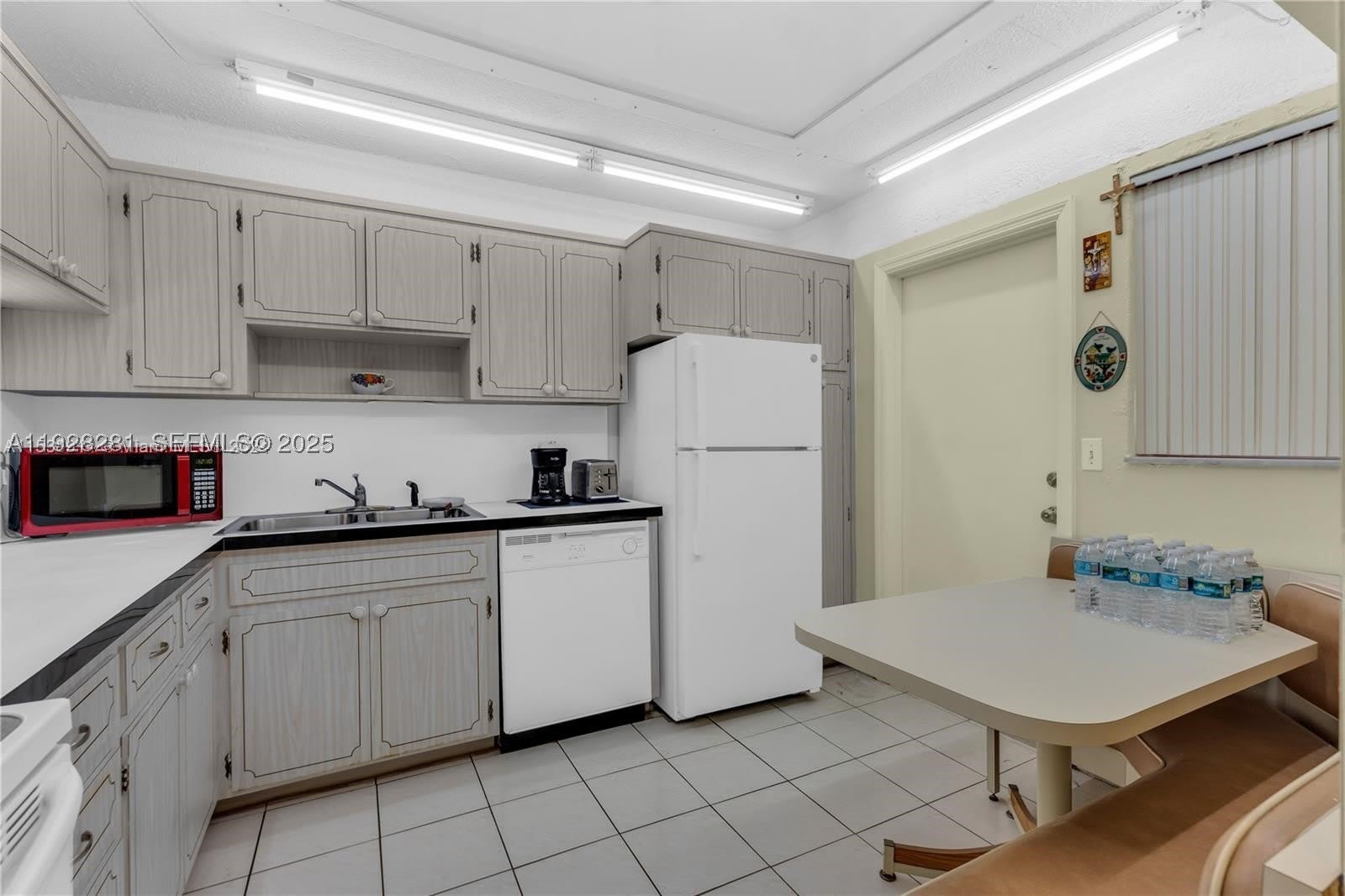 215 SE 3rd Ave – photo 3