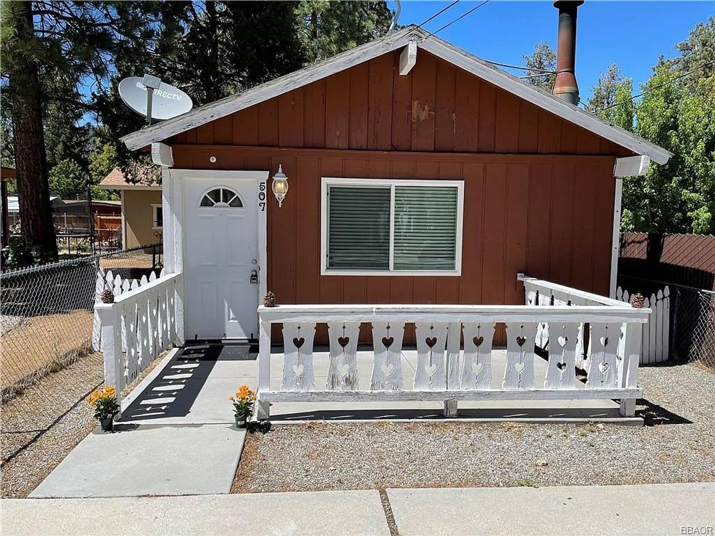 Warm & Cozy Single-Story Home in Big Bear City – photo 1