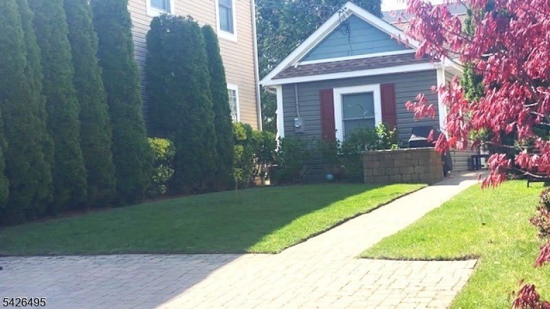 217 Newark Ave – photo 4