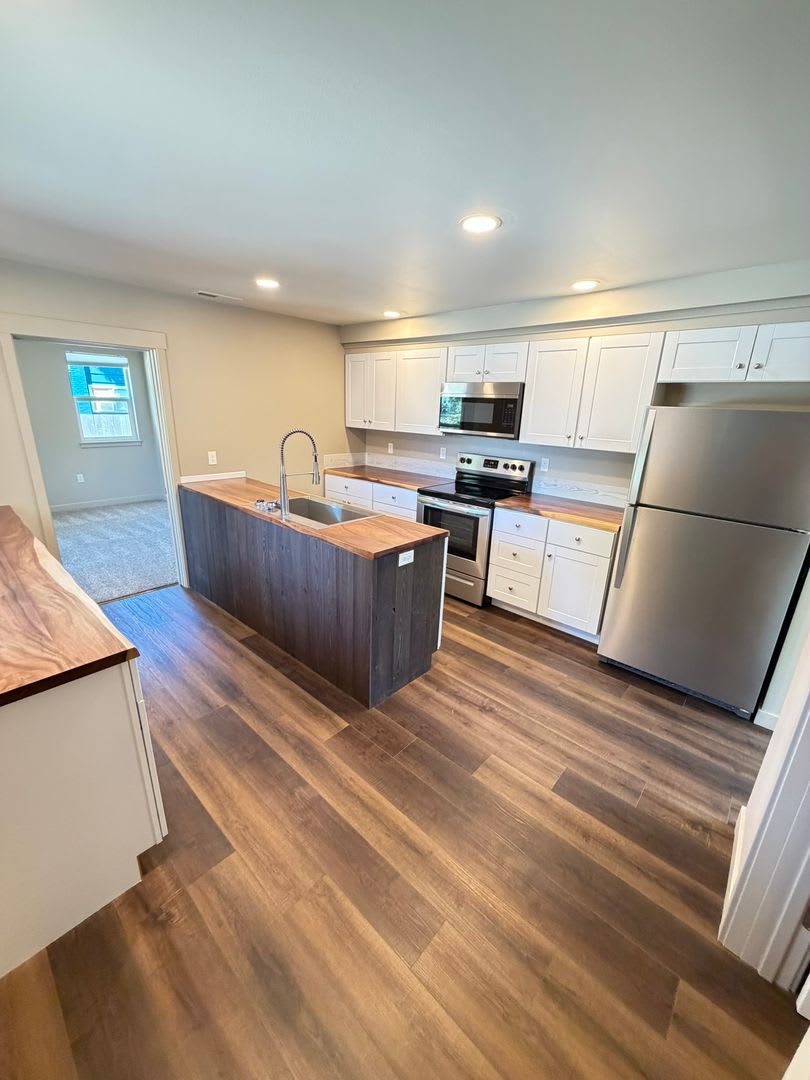 Remodeled 3 Bedroom House! – photo 3
