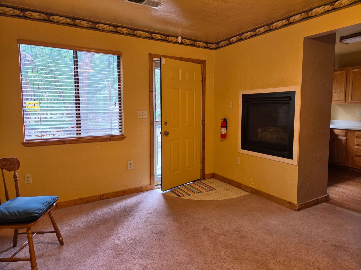 Move In Special!!!! Cute Three Bedroom, 1 Bath home near Midtown – photo 3