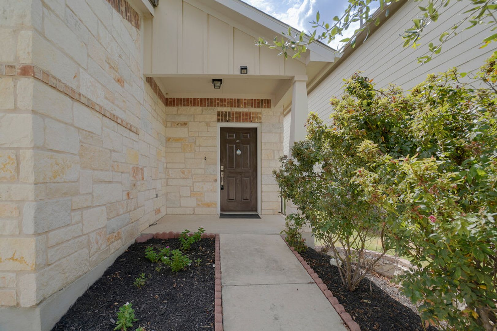 14002 Eucalyptus Bnd, Austin TX 78717 LAWN MAINTENANCE AND PEST CONTROL INCLUDED!!! – photo 3