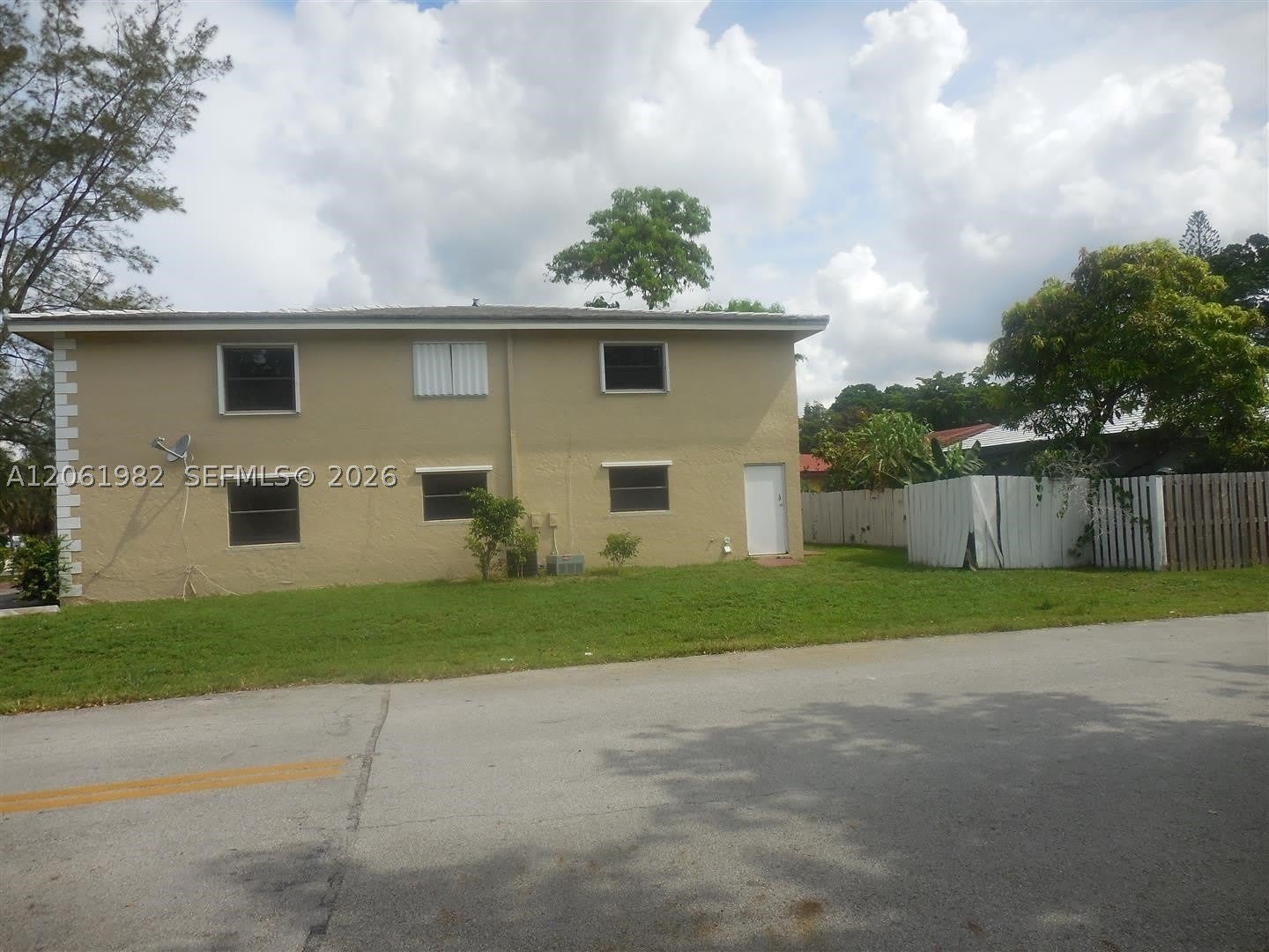 4101 Riverside Dr – photo 2