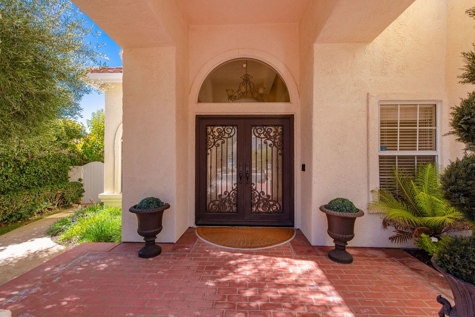 Luxury Living in this Stunning Pool Home! – photo 2