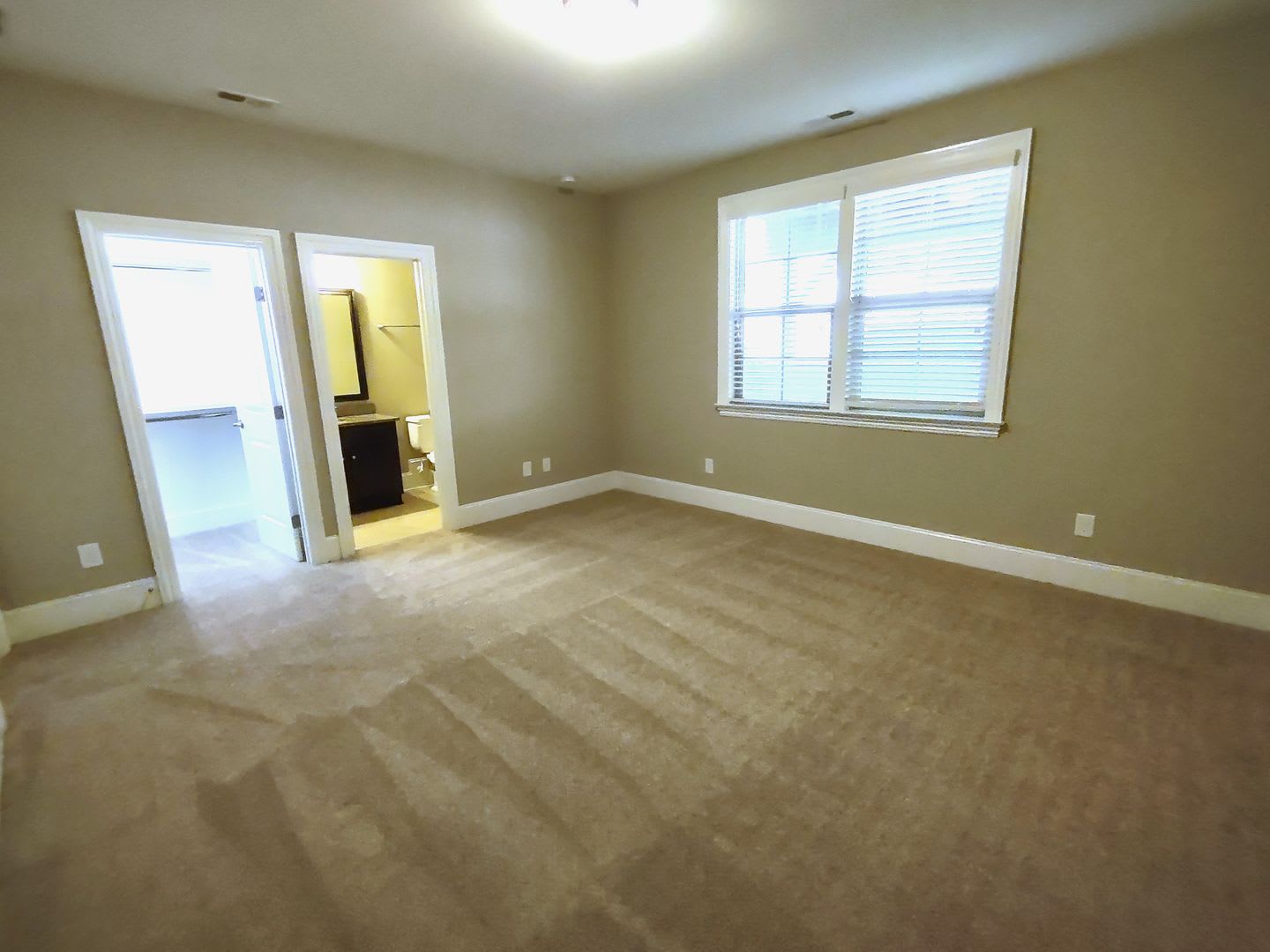 Luxury Townhome Available in the Fairway Row Community! – photo 3