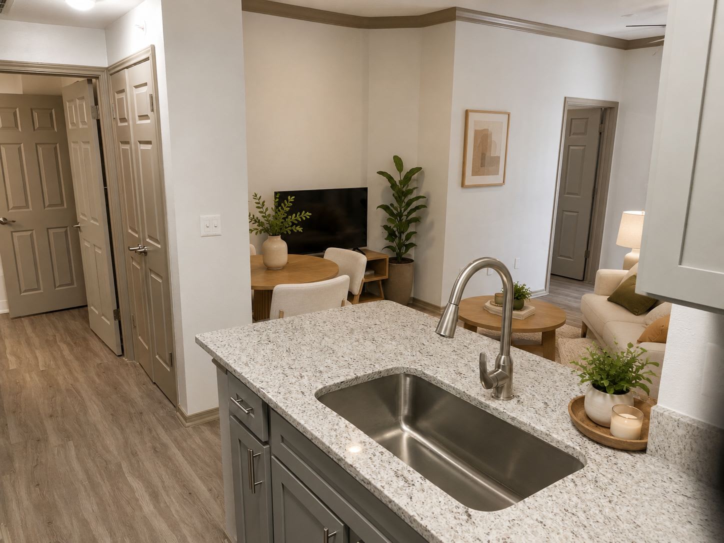 Newport Apartments – photo 4