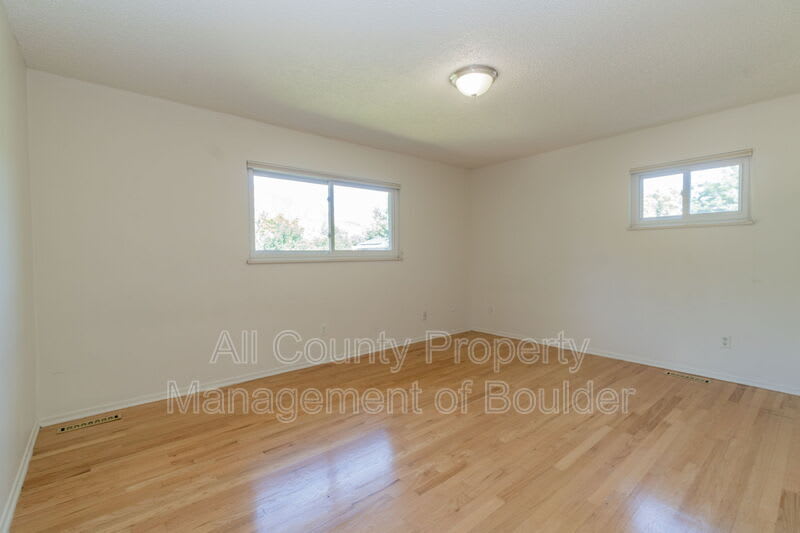 1530 Ithaca Dr – photo 5