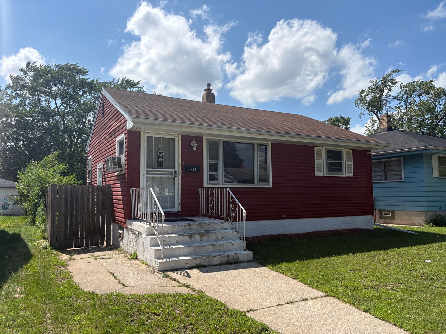 Home with finished basement and fenced in yard – photo 2