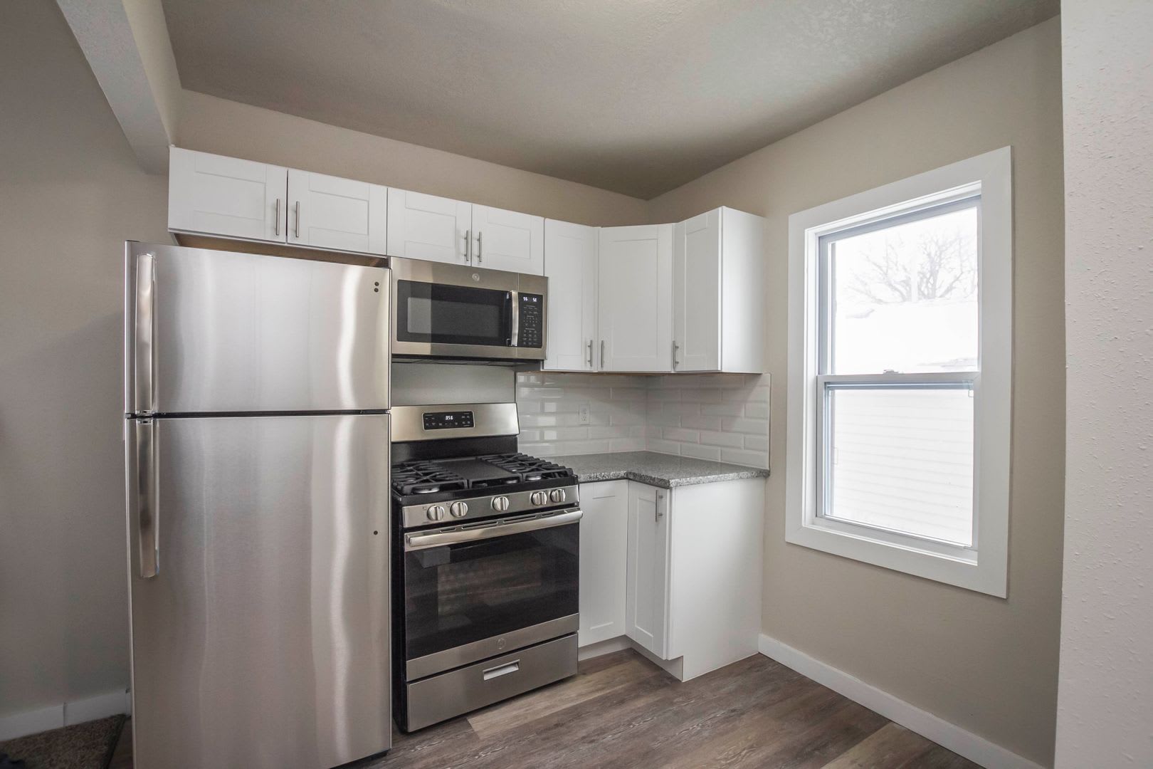 Charming 3 Bedroom 1 Bath Home – photo 3