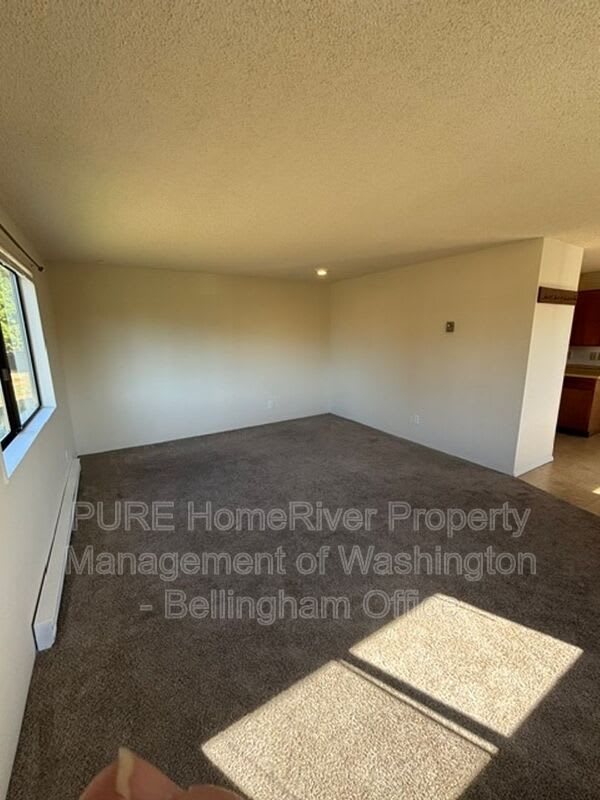 5084-5086 LaBounty Drive – photo 4