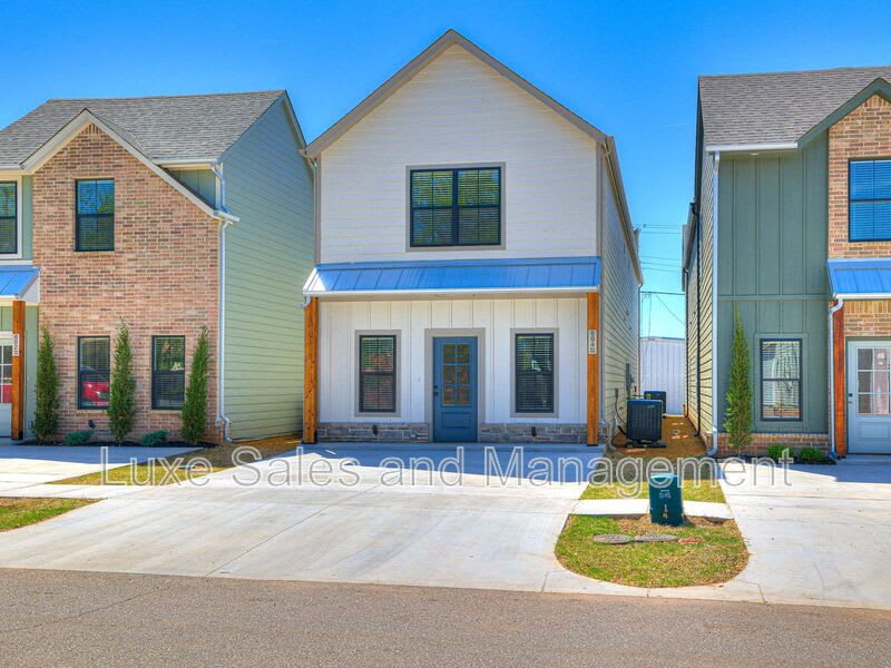 604 W. 2nd Street Suite 100 – photo 3